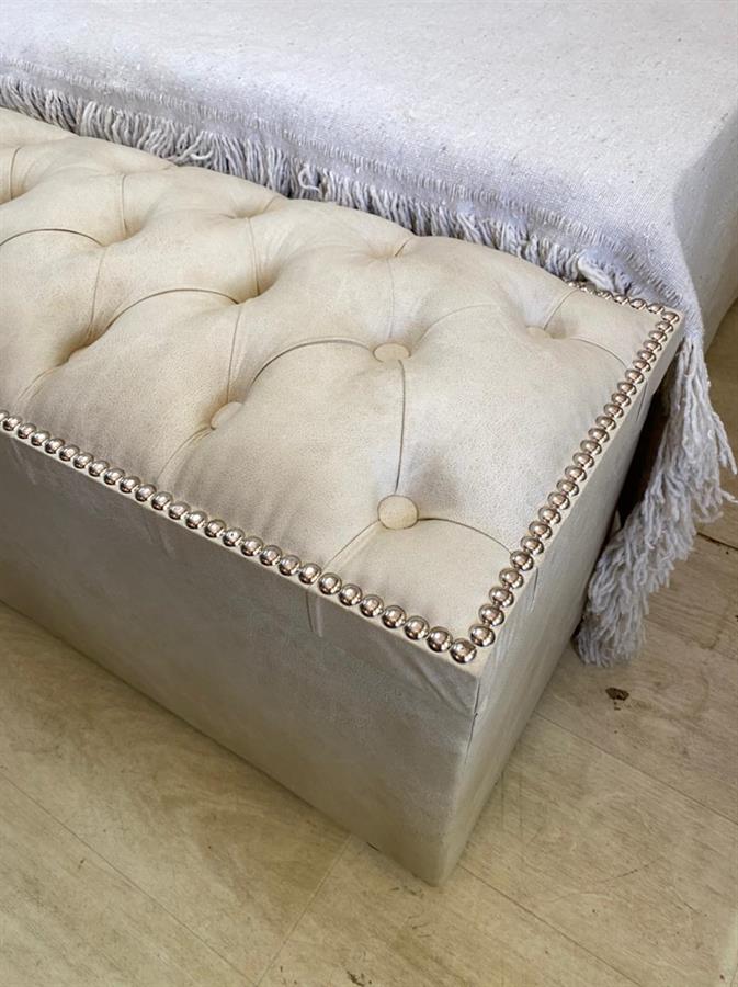 Baulera Capitone con Tachas